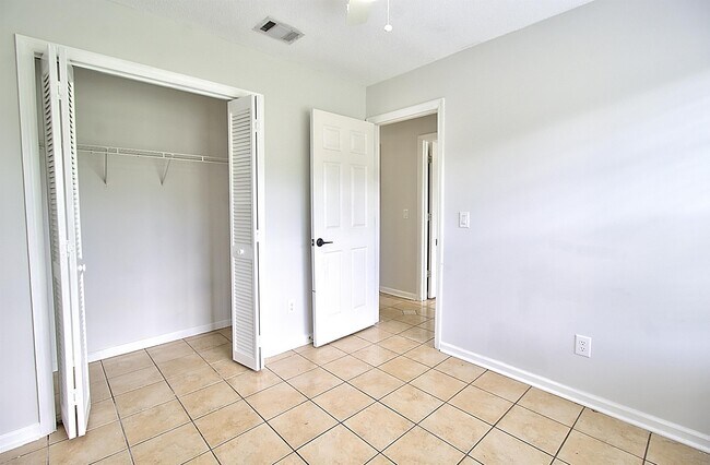 Building Photo - 815 Sagewood Dr