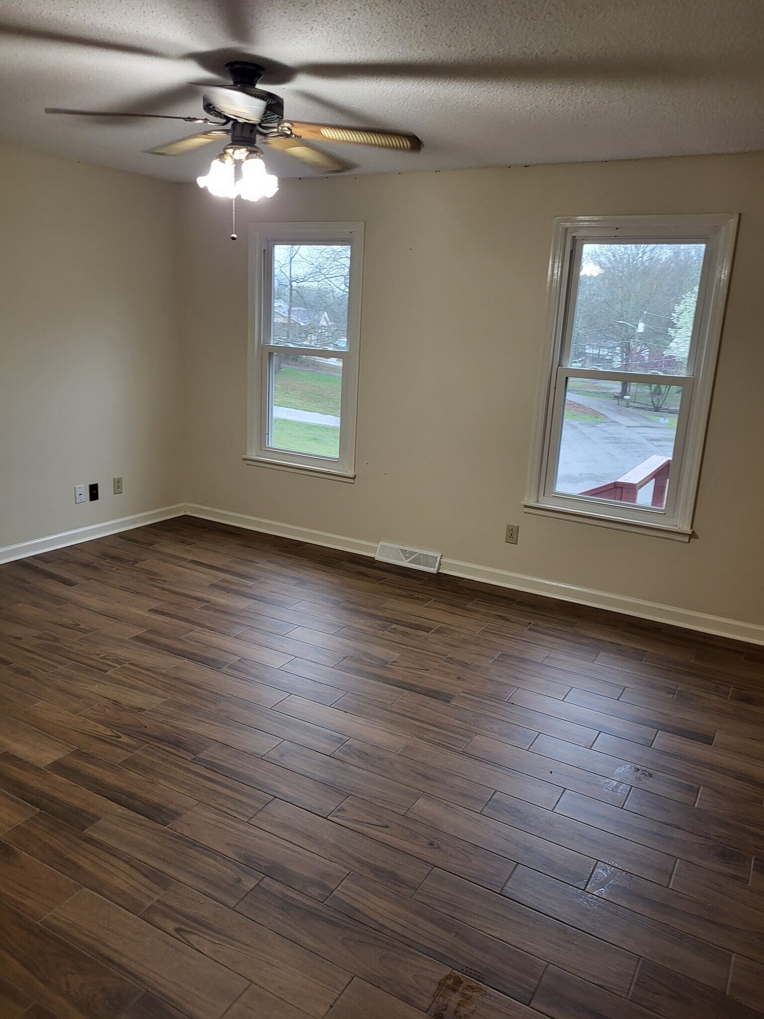 Building Photo - 1860 Lowe St