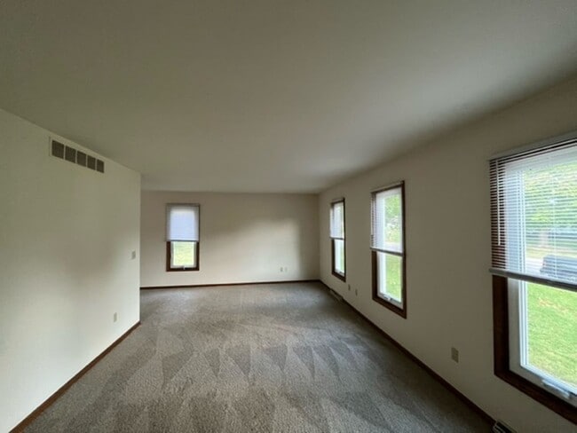Building Photo - '061