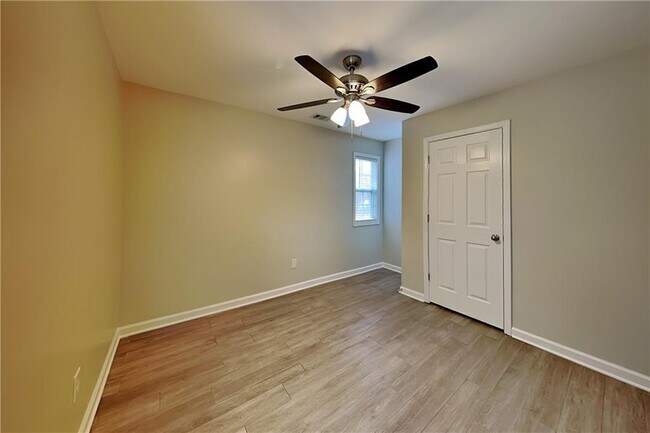 Building Photo - 32 Stable Ln