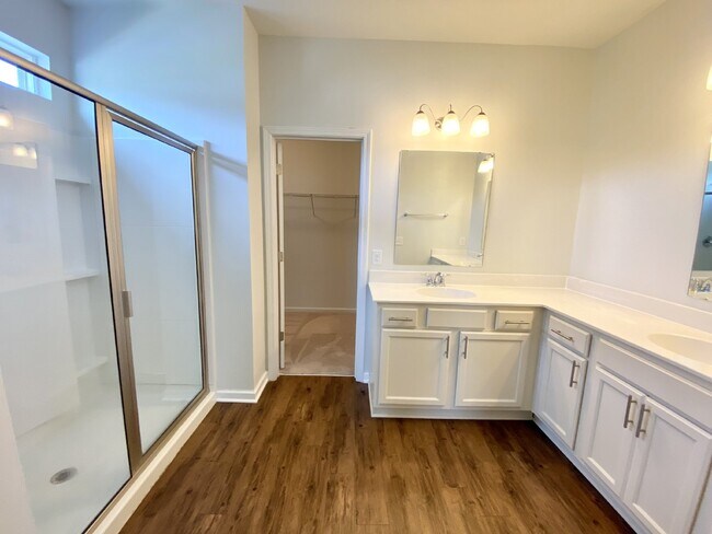 Building Photo - Three Bedroom Home In Heritage New Riversi...