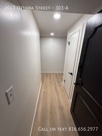 Building Photo - 3 Bed 2 Bath unit, 1300 square feet.