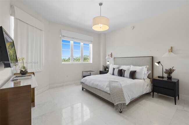 Building Photo - 7133 Fisher Island Dr
