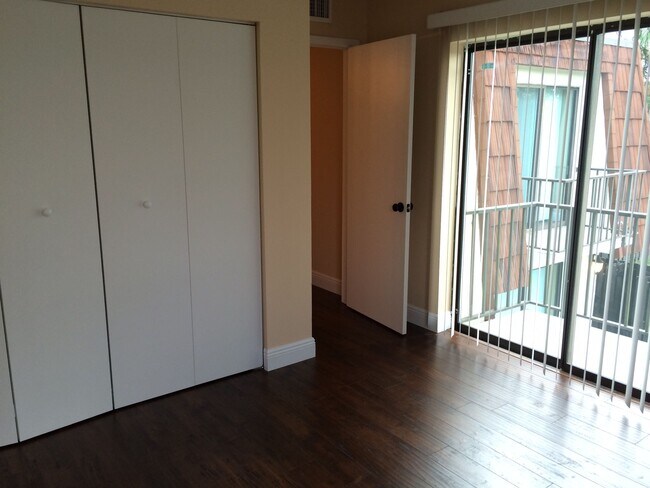 Building Photo - 2160 White Pine Cir