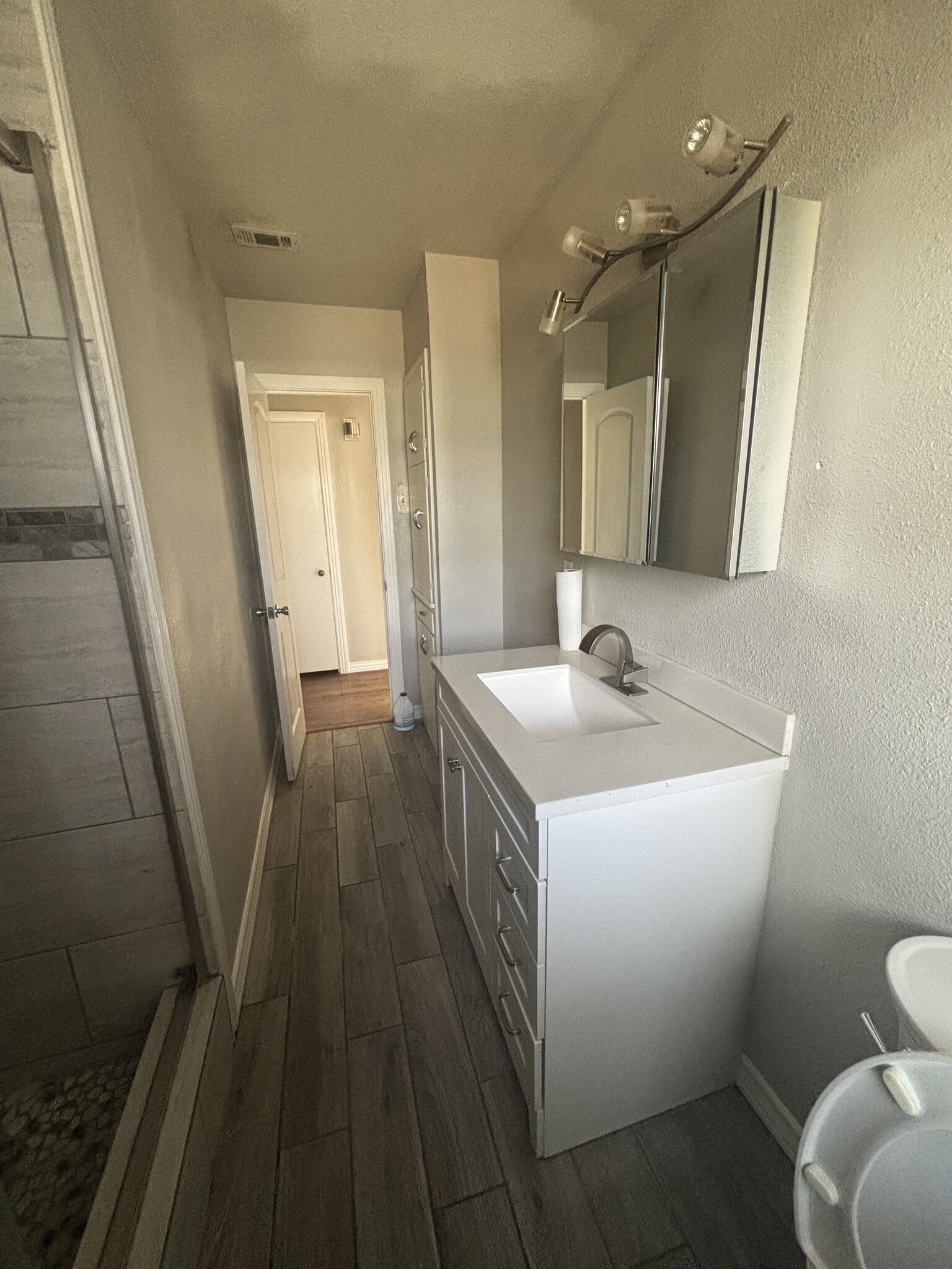 Building Photo - 206 E Belknap St