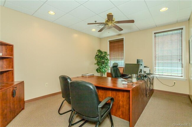 Building Photo - 5 Fair Lawn Dr