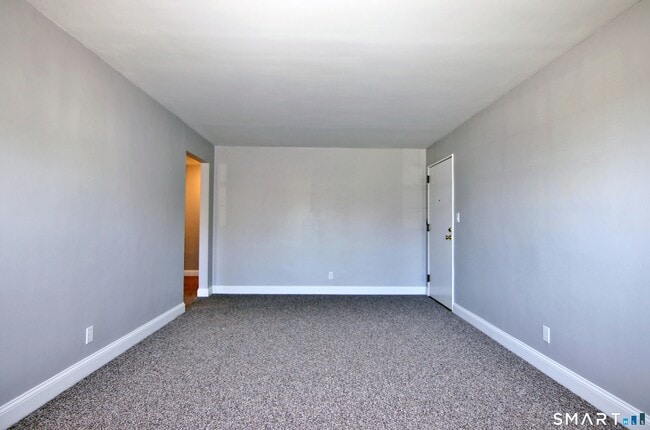Building Photo - 6 Revere Dr
