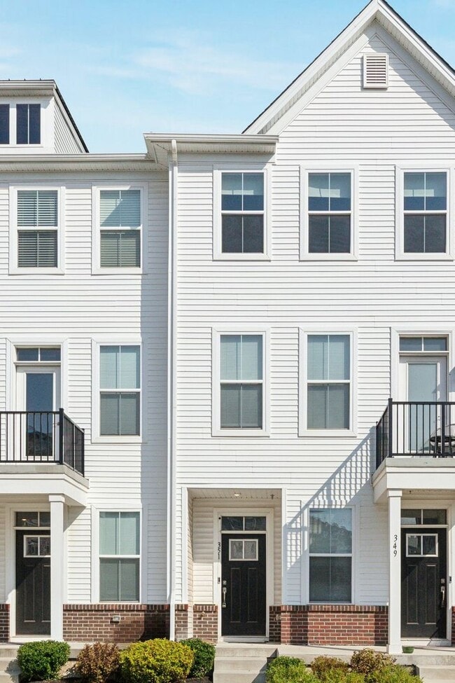 Building Photo - 3 Bedroom, 2.5 Bath Townhome in Steelpoint...
