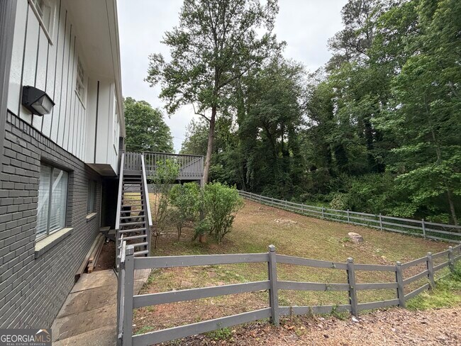 Building Photo - 3336 Camelot Dr NE