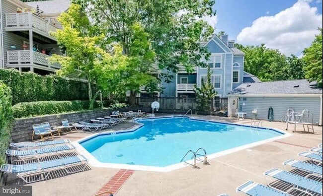 Building Photo - 7678 Willow Point Dr