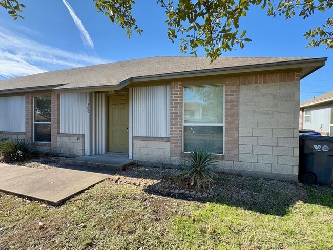 Building Photo - Duplex