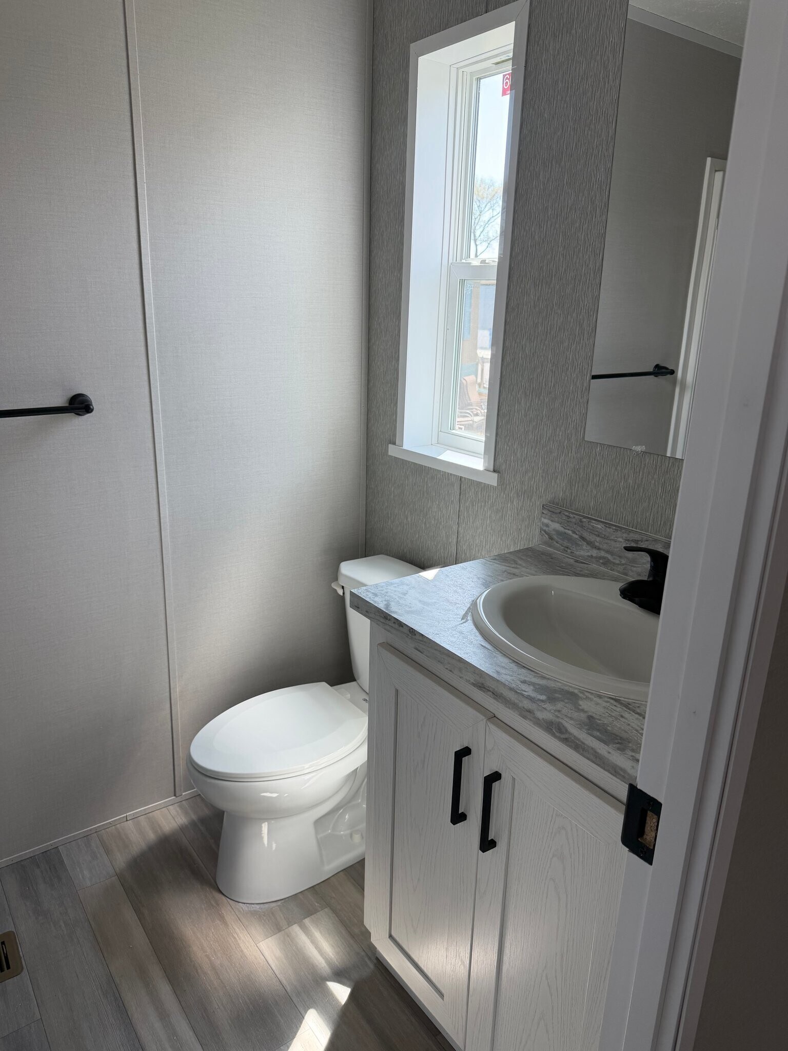 Building Photo - 14001 S Western Ave