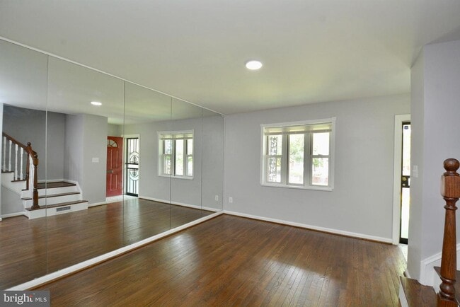 Building Photo - 115 33rd St NE