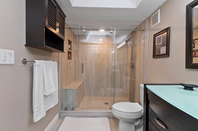 Building Photo - 16251 Golf Club Rd