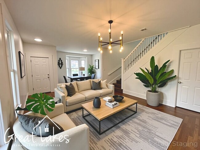 Building Photo - Lovely 4 Bedroom 2 Bathroom now available ...