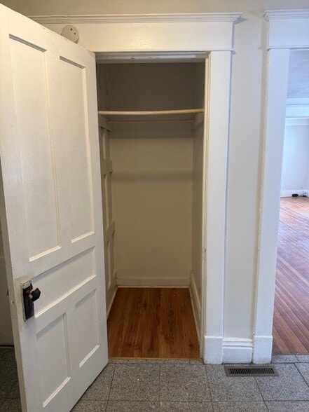 Building Photo - 421 NY-146