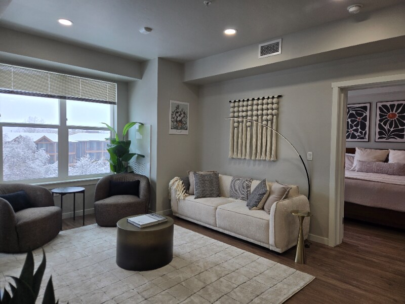 Building Photo - 1275 Escalante Dr