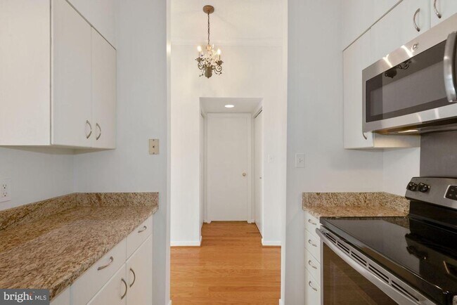 Building Photo - 2111 Wisconsin Ave NW