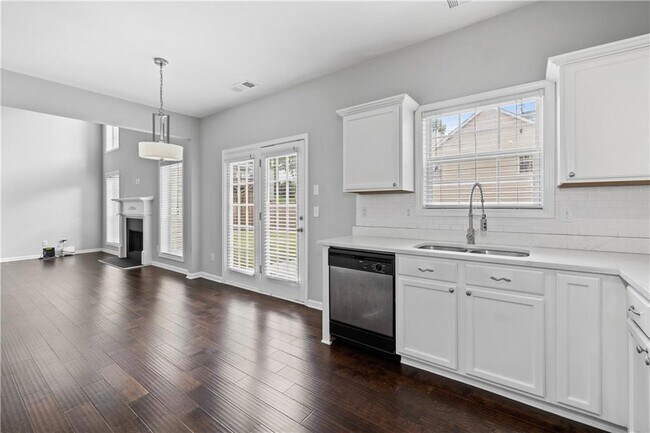 Building Photo - 4419 Silver Ridge Way SW