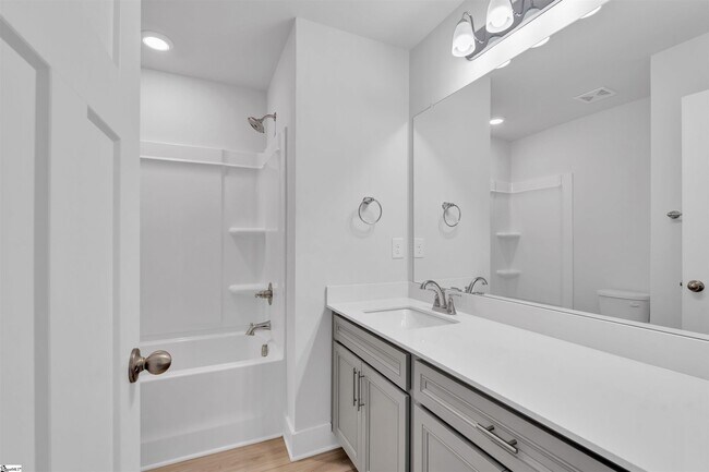 Building Photo - 46 Mardale Ln