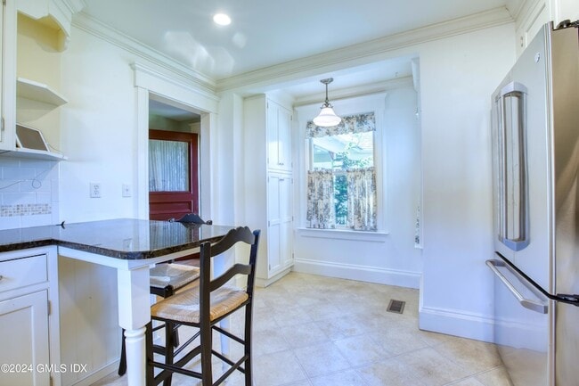 Building Photo - 27 Kirby St