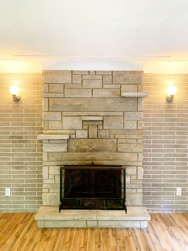 Building Photo - For Rent...300 Bethel, Collinsville