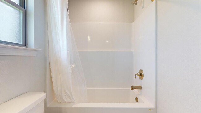 Building Photo - 6227 Pineapple DR