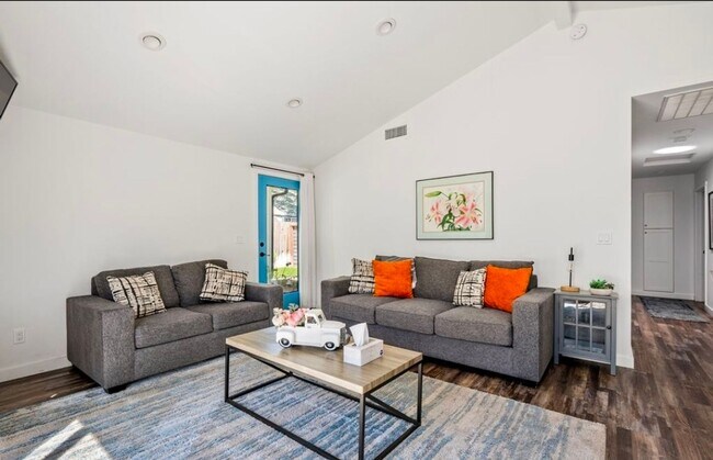 Building Photo - 2 bedroom 1 bath