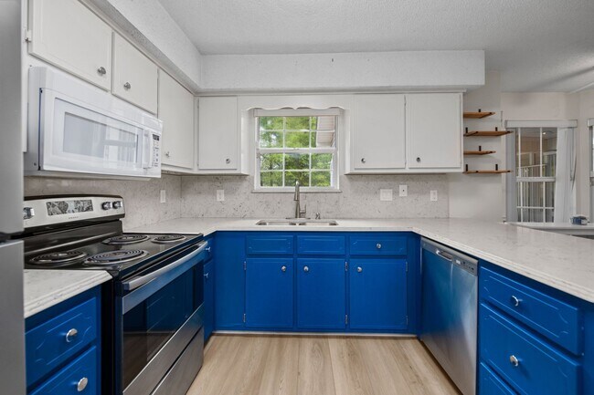 Building Photo - Spacious 3BR Retreat with Soaring Ceilings & Screened Porch