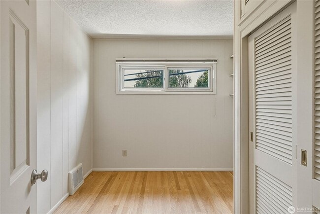 Building Photo - 3242 36th Ave W
