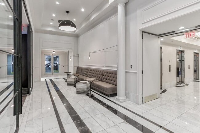 Building Photo - Luxurious One Bedroom Condo in Buckhead!