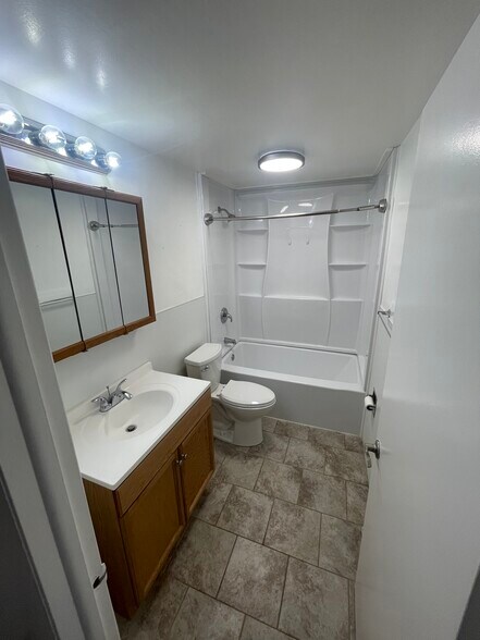 Building Photo - 908 Church St