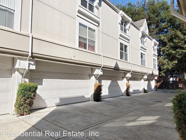 Primary Photo - 379 Dunsmuir Terrace