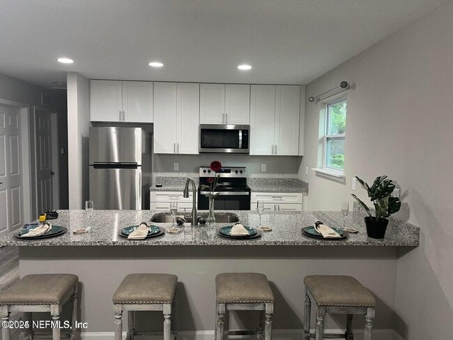 Building Photo - 2146 Thelma St