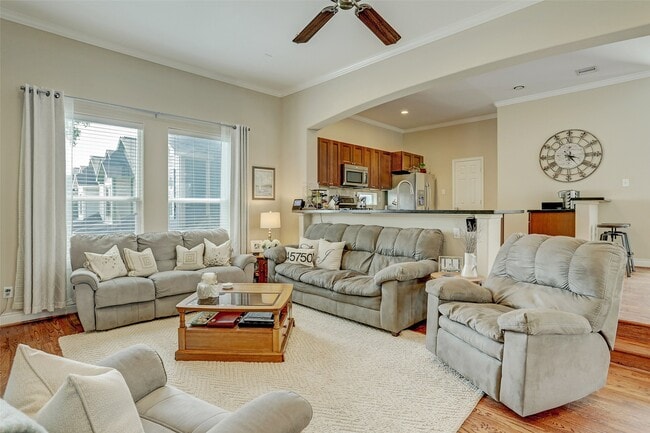 Building Photo - 936 W 26th St