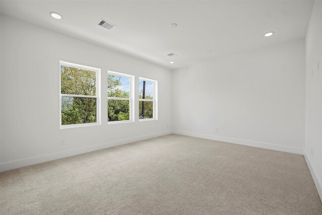 Building Photo - 870 W Little York Rd