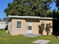 Building Photo - Fully Renovated 2BR Home Near Downtown Win...