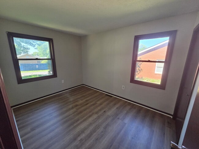 Building Photo - 1021 Ridgeway Dr