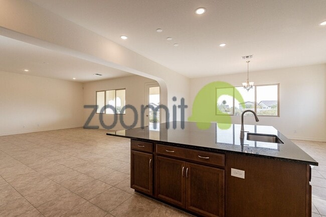 Building Photo - Beautiful Views!