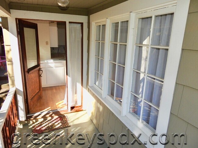 Building Photo - 10197-1136