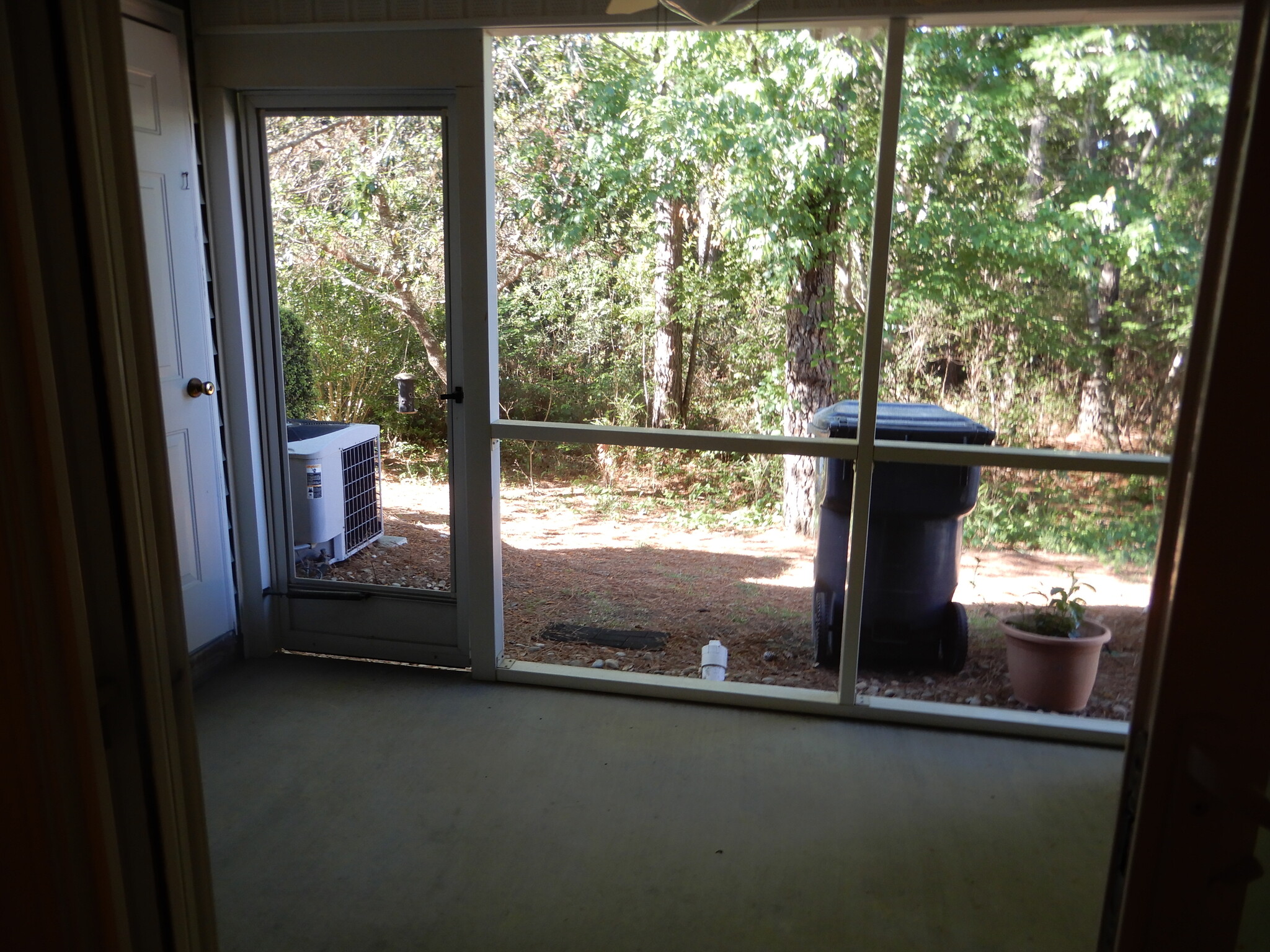 Screened in Secluded Porch - 411 Seabert Rd