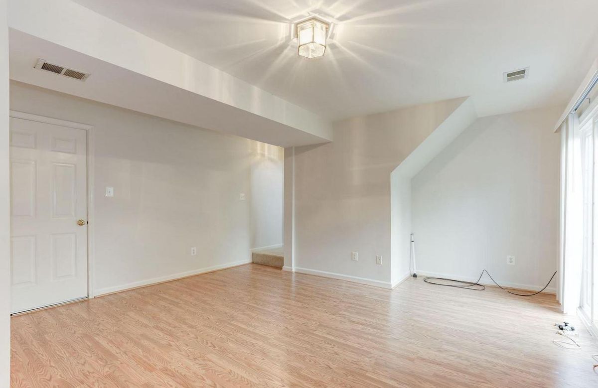 Building Photo - 43784 Brookline Terrace
