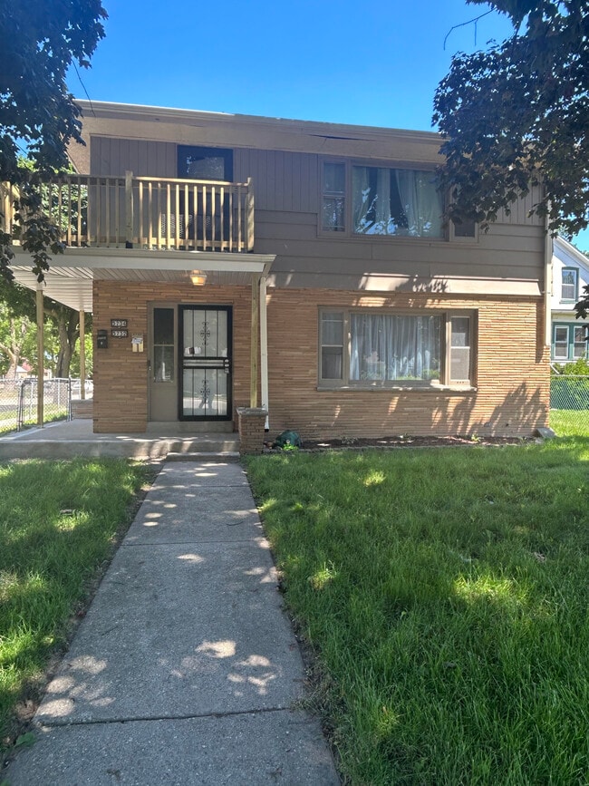 Building Photo - 5732-5734w villard ave