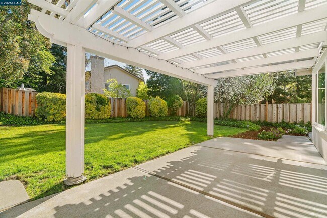 Building Photo - 313 Deepcreek Ct