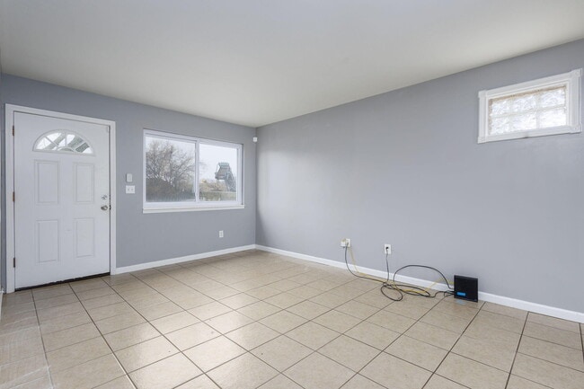 Building Photo - 13679 Sidonie Ave