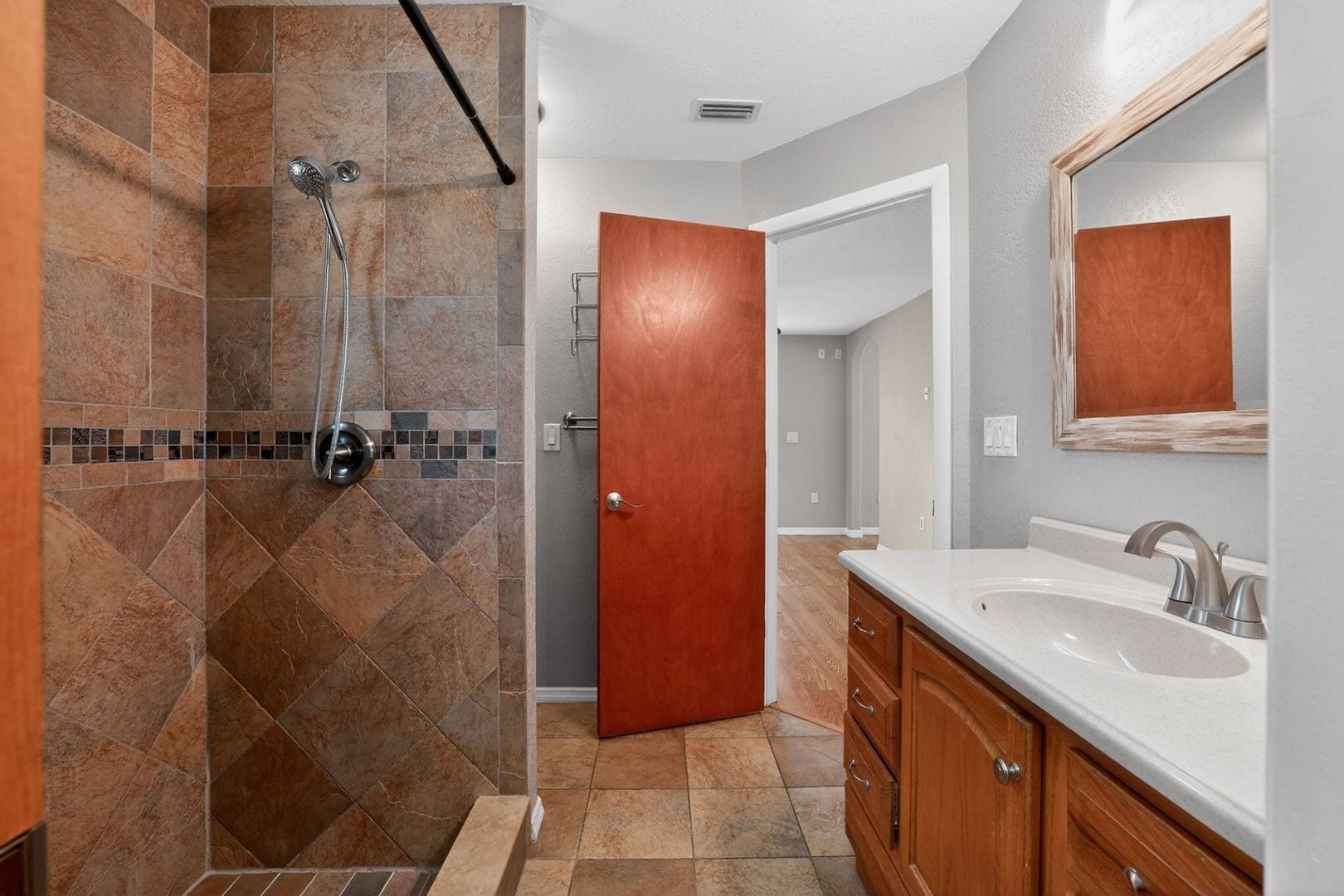 Building Photo - 516 3rd Ave NE