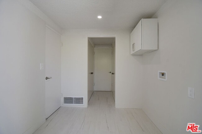 Building Photo - 5452 Rockledge Dr