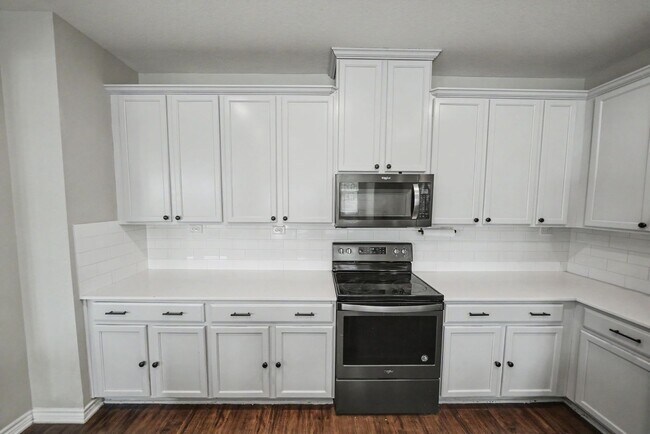 Building Photo - Spacious Home with Office, Game Room & Solar Panels Near Randolph AFB - Realtor Commission: $500
