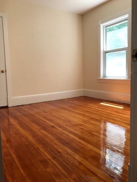 Building Photo - 28 Beaconsfield Rd