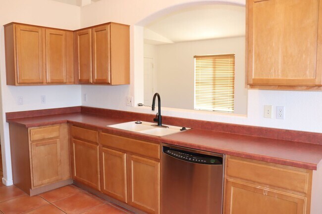 Building Photo - East Side 3 Bed 2 Bath Energy Efficient Pulte Home